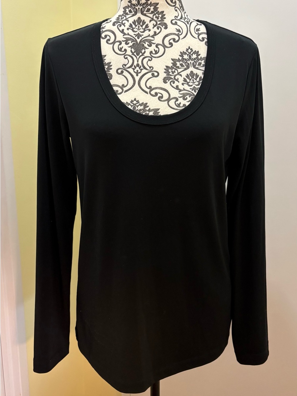 Jockey Black Scoop-Neck Long Sleeve Top